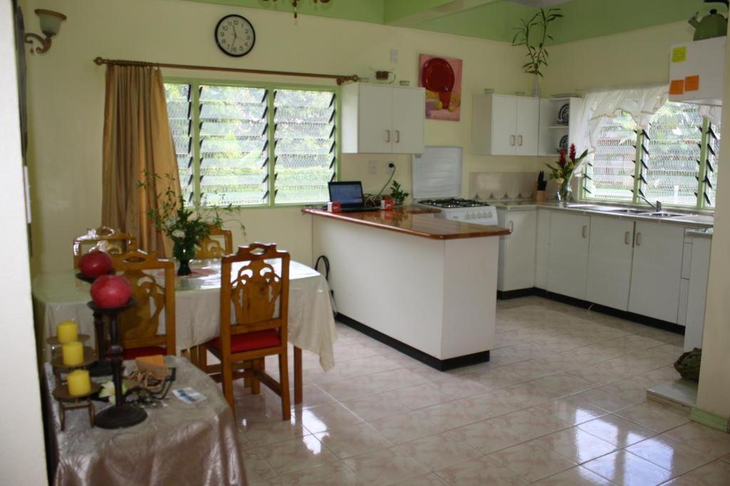 Malau Lodge Nuku'alofa Ngoại thất bức ảnh